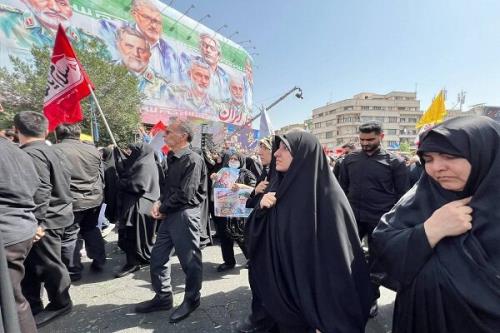 حضور معاون زنان و خانواده رئیس جمهور در مراسم خاکسپاری شهدای اقتدار